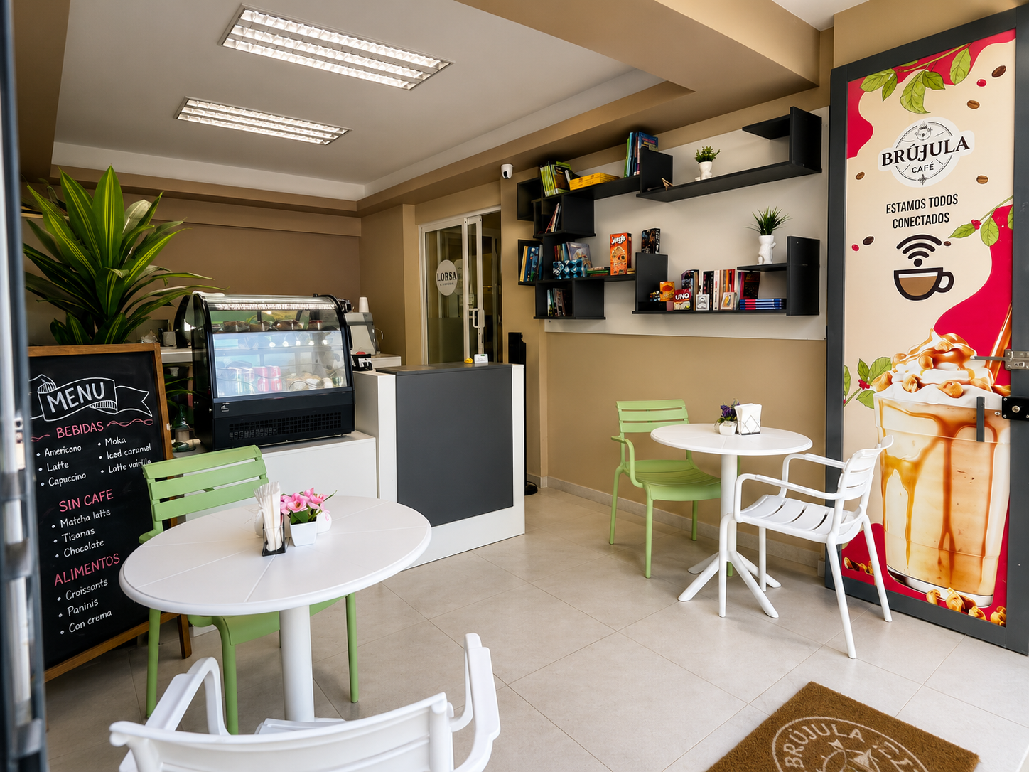 Barra de servicio y mural Brújula Café